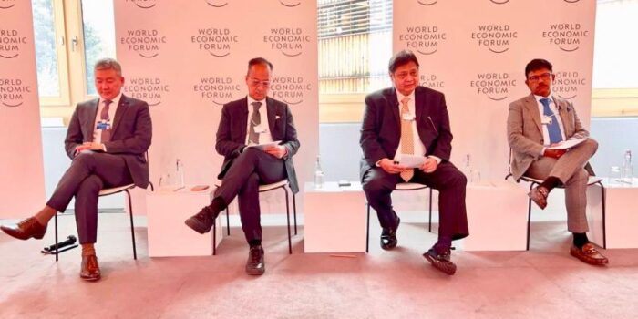 kominfo-menteri-johnny-wef-davos-klaus