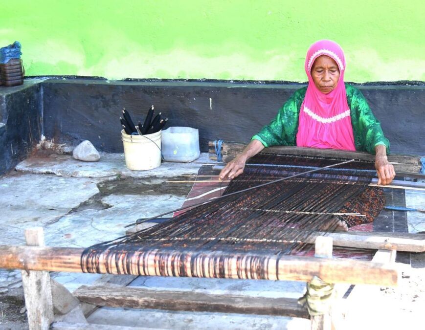Nenek Sofia, Kain Tenun, Kain Khas Ende, Presiden Jokowi
