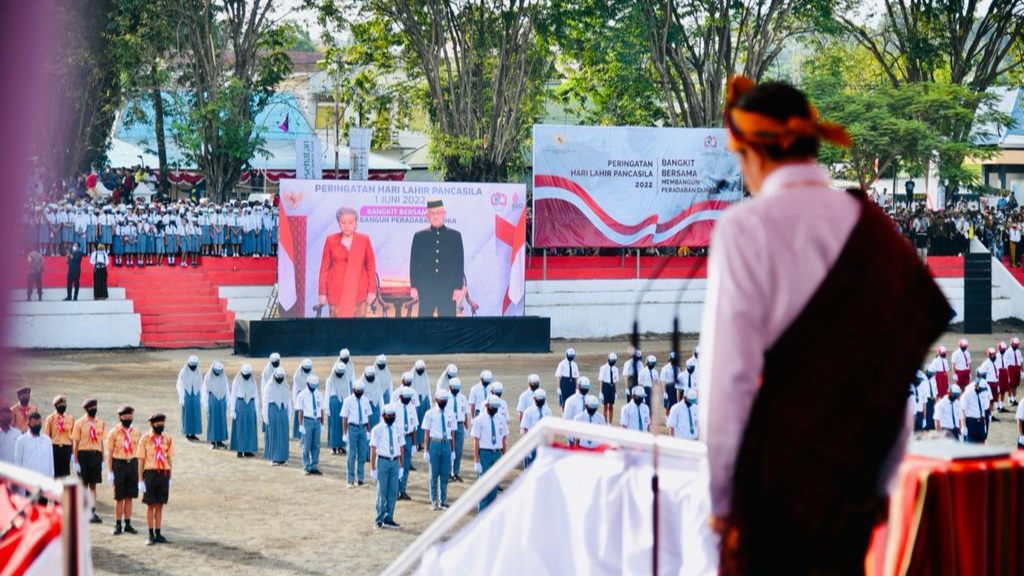 Jokowi Pimpin Upacara, Harlah Pancasila, Pakaian Adat Ende