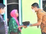 Tak Sempat Bertemu, Nenek Sofia Titipkan Kain Tenun untuk Presiden Jokowi Nenek Sofia, Kain Tenun, Kain Khas Ende, Presiden Jokowi