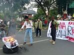 Mahasiswa Bakar Keranda dengan Foto Presiden Draft RKUHP, Mahasiswa di Bogor, Bakar Keranda, Bakar Foto Presiden