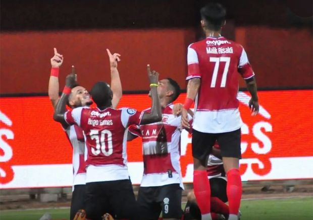 Madura United, Barito Putera, Sepak Bola