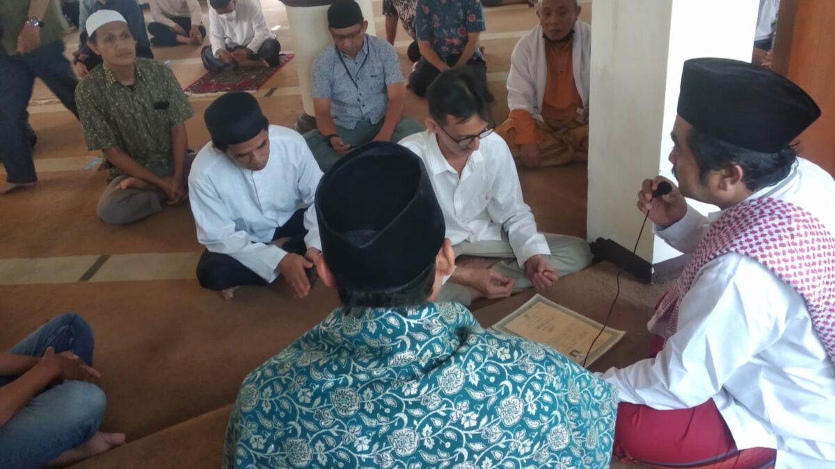 Pindah Agama, Tukang Potong Babi, Babi Panggang, Babi Jalan Suryakencana