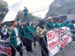 Mahasiswa UIKA Demonstrasi Kenaikan Harga BBM Istana Bogor, Demonstrasi Mahasiswa, Mahasiswa UIKA, Kenaikan Harga BBM