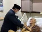Prabowo Foto: Prabowo Menjenguk Try Sutrisnom di RSPAD Gatot Subroto