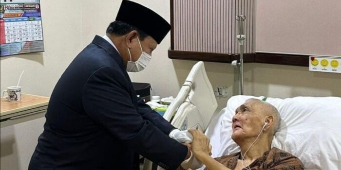 Prabowo Foto: Prabowo Menjenguk Try Sutrisnom di RSPAD Gatot Subroto