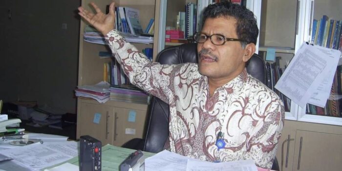 Prof La Sara La Sara, Kendari