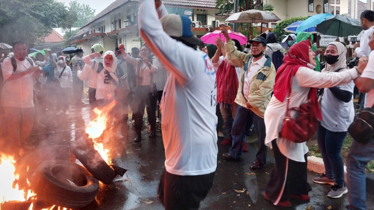 Demonstrasi, Pendukung KSB, Koperasi Sejahtera Bersama