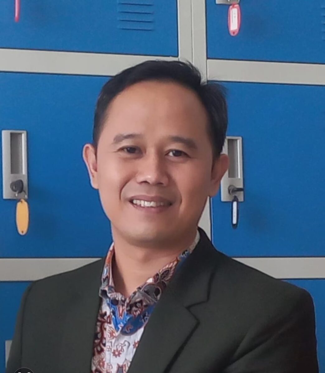 Fahmi Irfani, Dosen UIKA, Ruang Publik